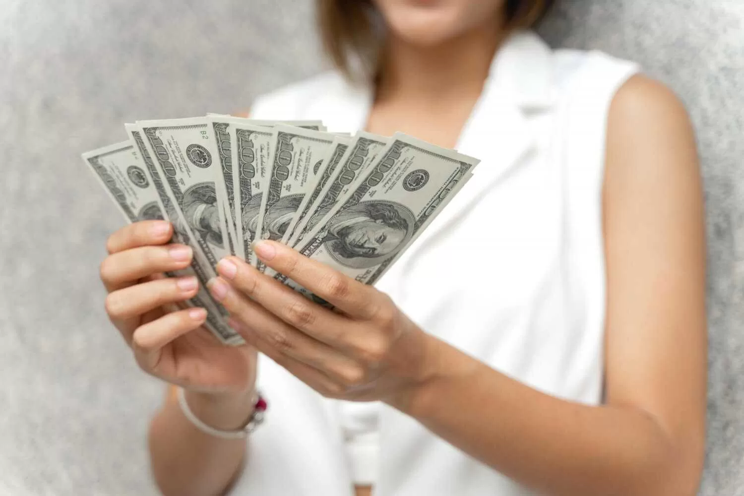 A woman showing money with her gig jobs